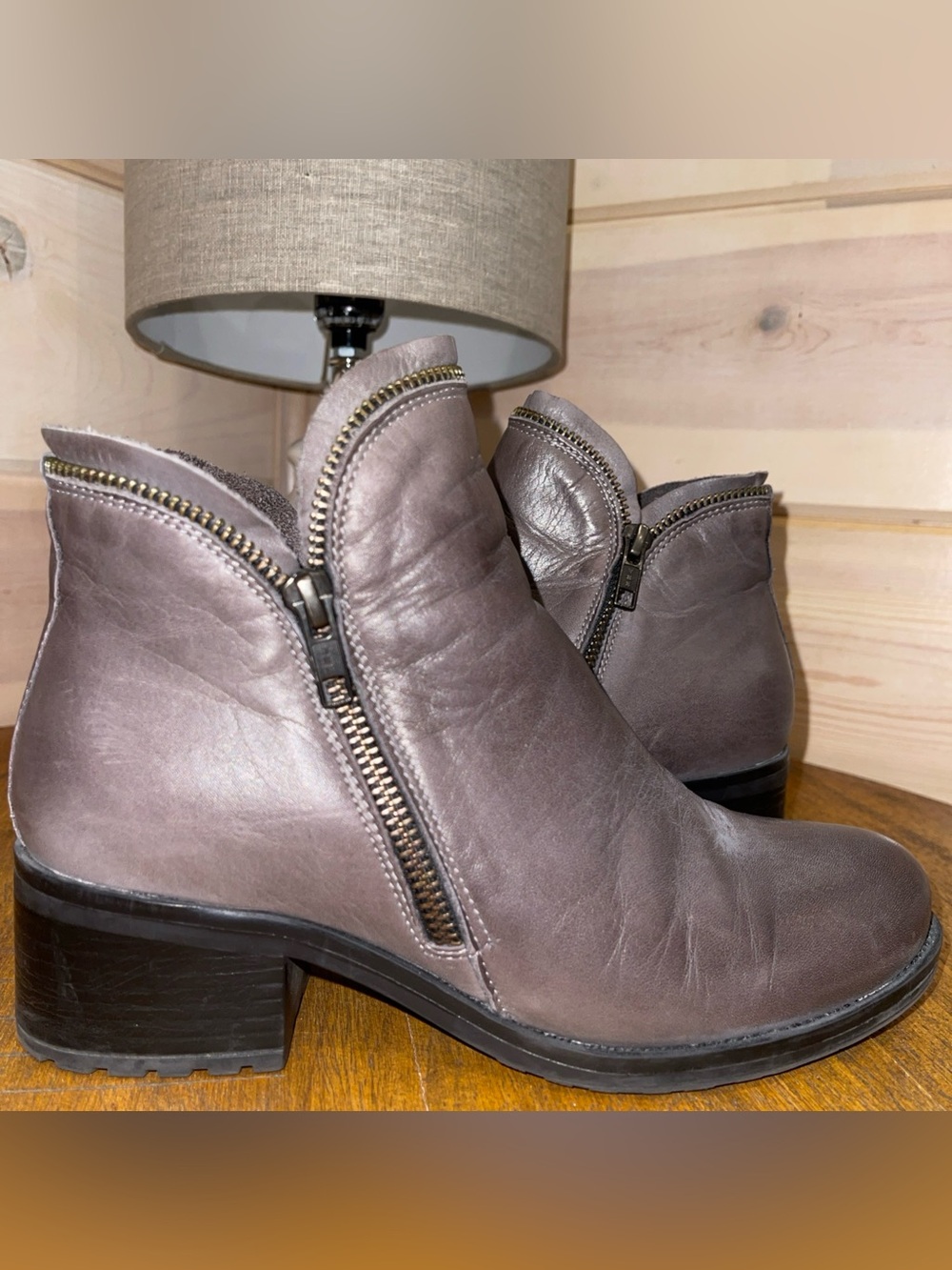 Women’s size 7 Miz Mooz booties Taupe Leather Ankle Boots with Side Zipper